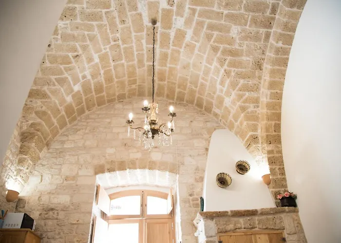Piazza Duomo - Medieval Puglia\'S House